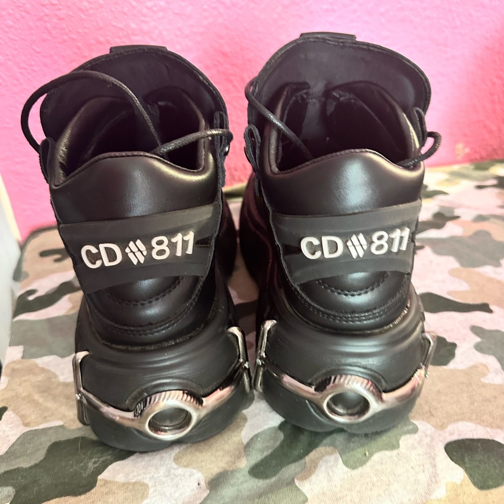 new rock cd-811! worn twice in great condition!unfortunately were too small - Picture 4 of 4